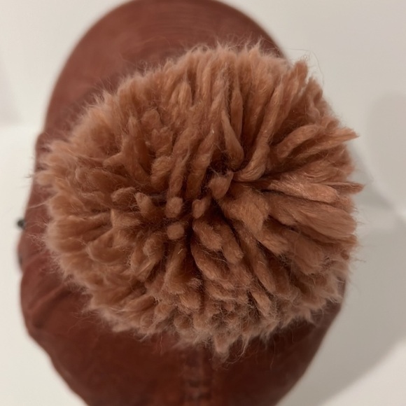 DKNY Girls Rose Velour Pom Pom Winter Cap Size O/S - 7/16 - Picture 9 of 15